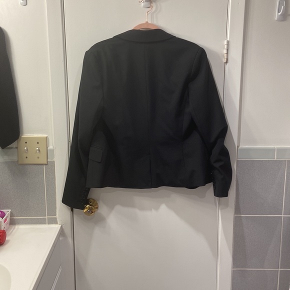 Black short blazer with button up . From Talula Babaton from Aritizia - Picture 2 of 3